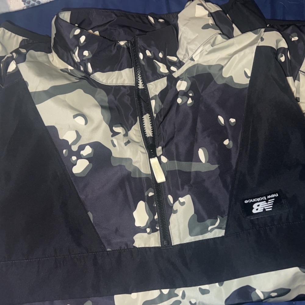 Mens Xl New Balance Error Jacket . New balance logo upside down !